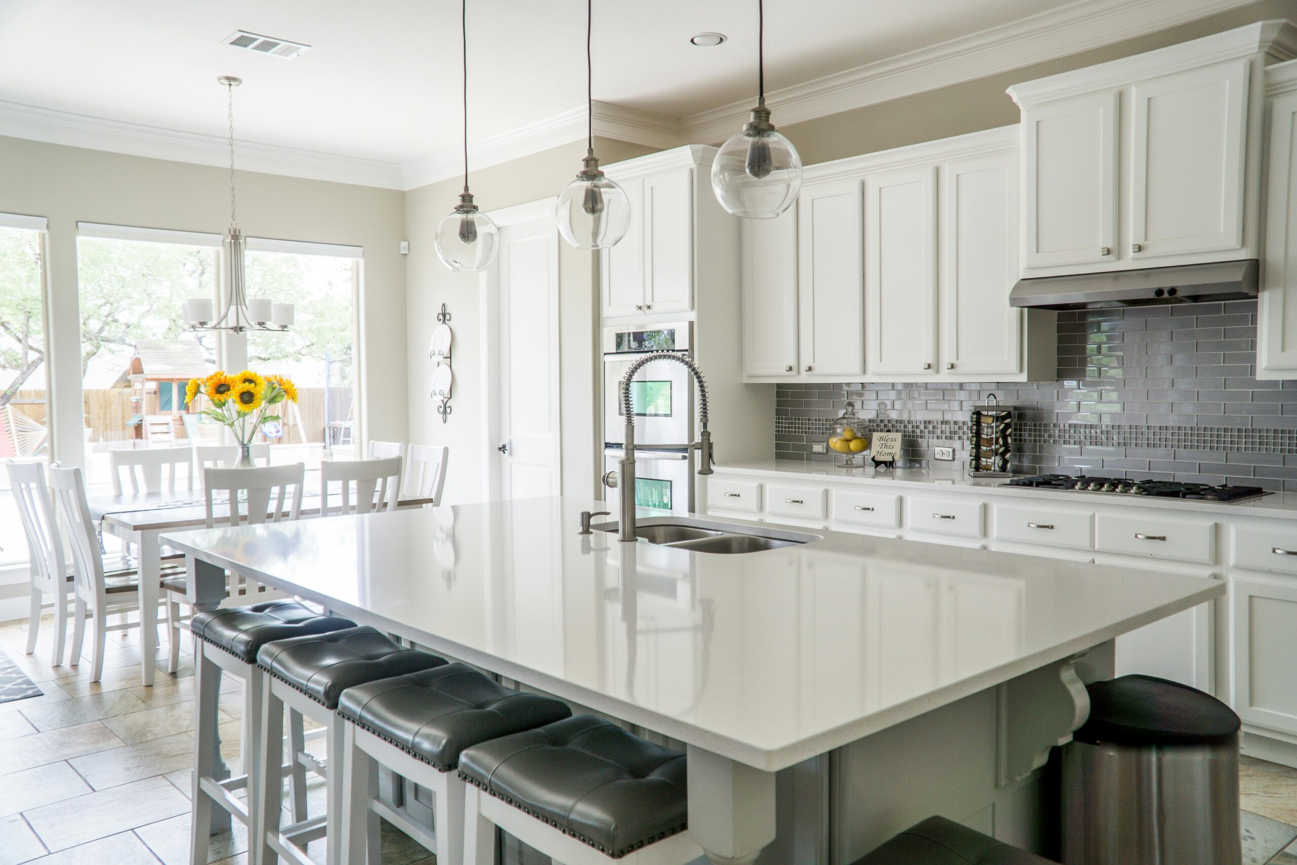 Tips for Choosing a Custom-Designed Backsplash for Your Kitchen